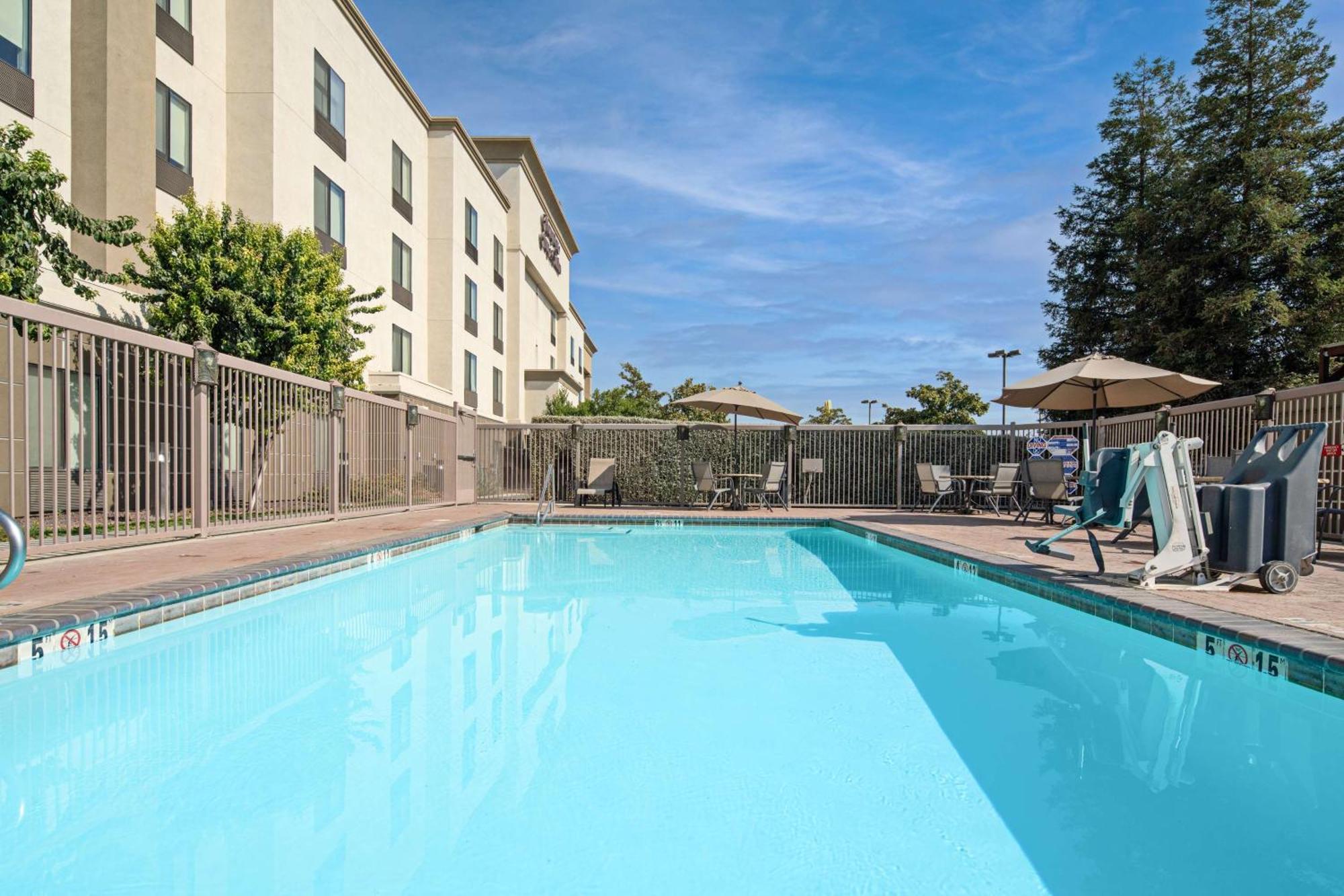 Hampton Inn And Suites Bakersfield / Highway 58 Exteriér fotografie